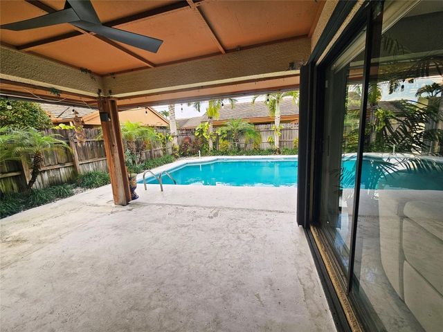 19975 NE 10th Place Way, Miami, FL 33179