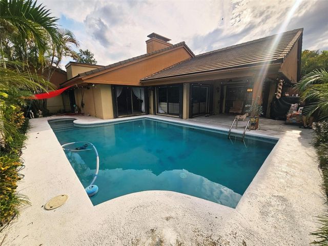 19975 NE 10th Place Way, Miami, FL 33179