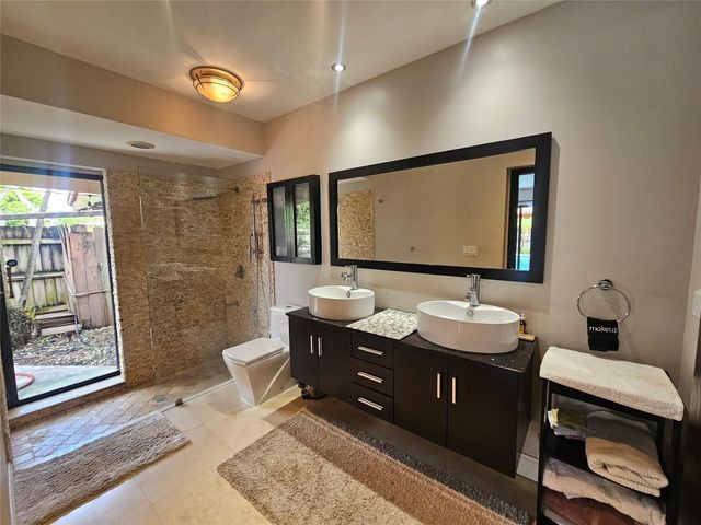 19975 NE 10th Place Way, Miami, FL 33179