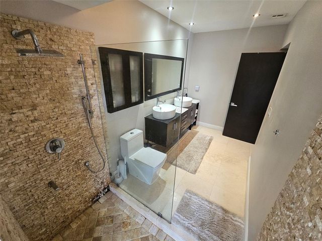 19975 NE 10th Place Way, Miami, FL 33179