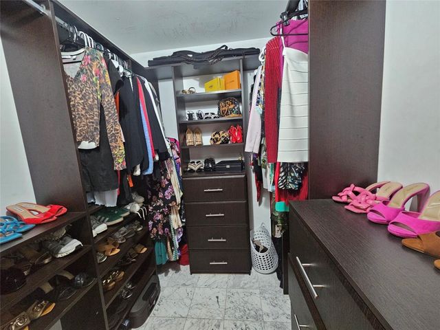 19975 NE 10th Place Way, Miami, FL 33179