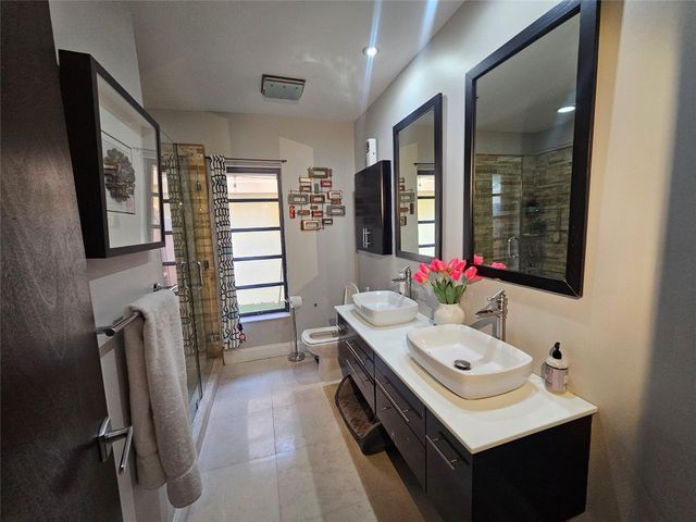 19975 NE 10th Place Way, Miami, FL 33179