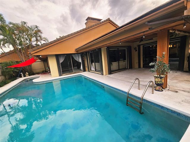 19975 NE 10th Place Way, Miami, FL 33179