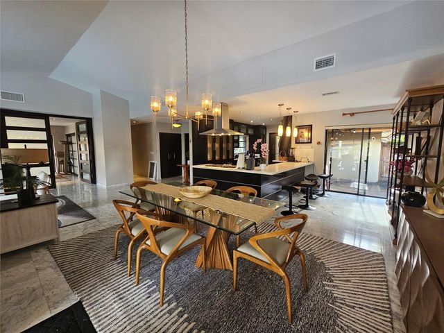 19975 NE 10th Place Way, Miami, FL 33179