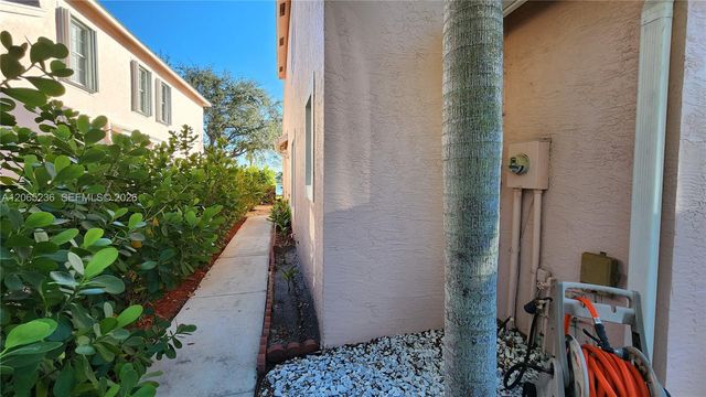 10702 Pelican Drive, Wellington, FL 33414
