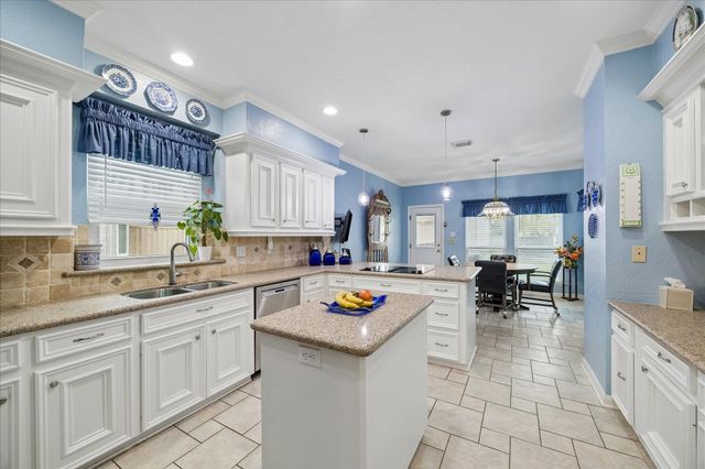 2102 Grand Mesa Drive, Kingwood, TX 77345