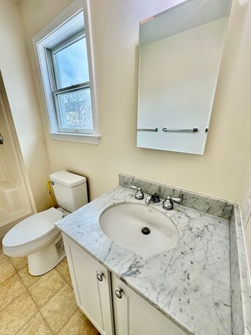 7 J Street Year Round top floor, Hull, MA 02045