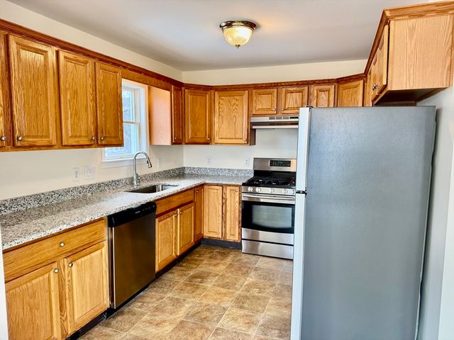 7 J Street Year Round top floor, Hull, MA 02045