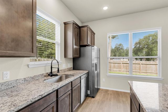 910 Cherokee Drive, Montgomery, TX 77316