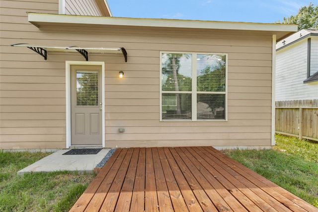 910 Cherokee Drive, Montgomery, TX 77316