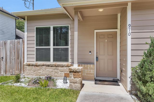 910 Cherokee Drive, Montgomery, TX 77316