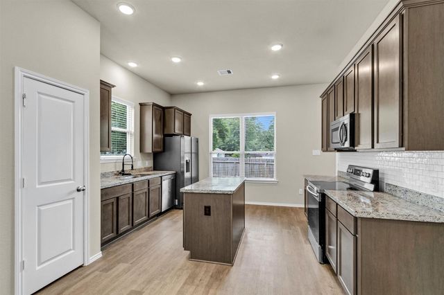 910 Cherokee Drive, Montgomery, TX 77316