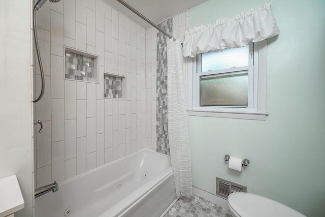 4423 S 61st STREET, Greenfield, WI 53220