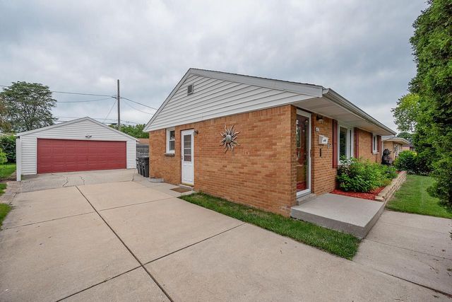 4423 S 61st STREET, Greenfield, WI 53220