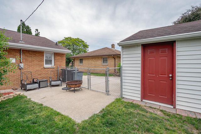 4423 S 61st STREET, Greenfield, WI 53220