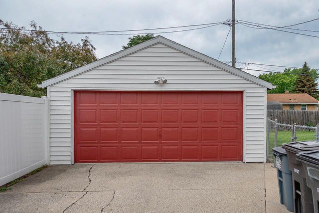 4423 S 61st STREET, Greenfield, WI 53220