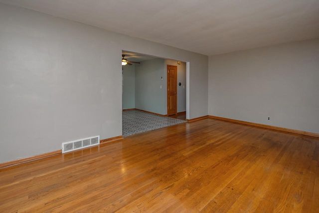 4423 S 61st STREET, Greenfield, WI 53220