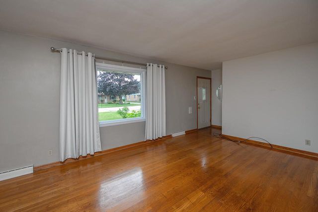 4423 S 61st STREET, Greenfield, WI 53220