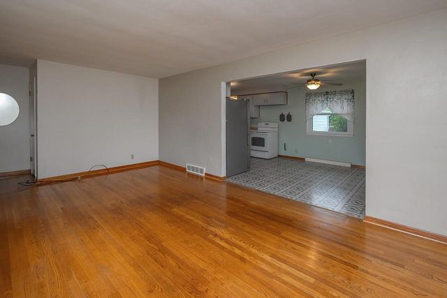 4423 S 61st STREET, Greenfield, WI 53220