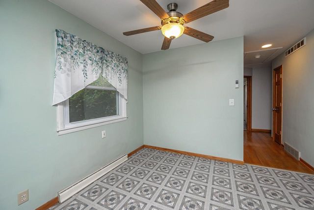 4423 S 61st STREET, Greenfield, WI 53220