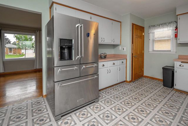 4423 S 61st STREET, Greenfield, WI 53220
