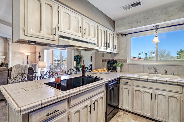 9909 Lorelei Lane NE, Albuquerque, NM 87111