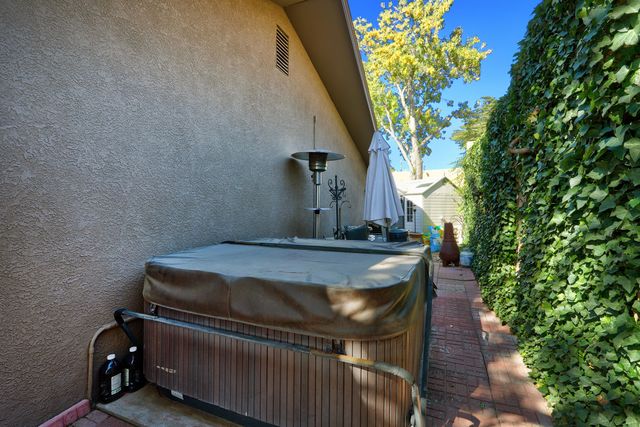 9909 Lorelei Lane NE, Albuquerque, NM 87111