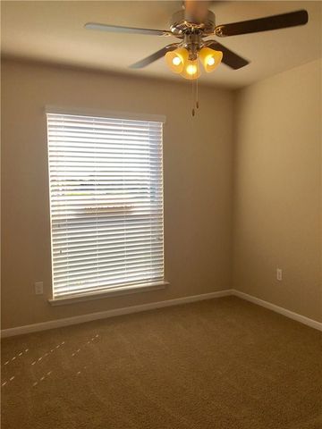 100 Navidad River DR, Hutto, TX 78634