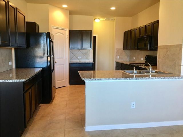 100 Navidad River DR, Hutto, TX 78634