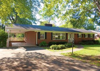 626 Willowbrook Lane, Winston-salem, NC 27104