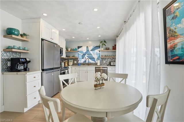 1432 Wellington CT, Cape Coral, FL 33904