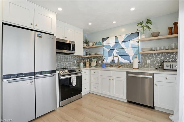 1432 Wellington CT, Cape Coral, FL 33904