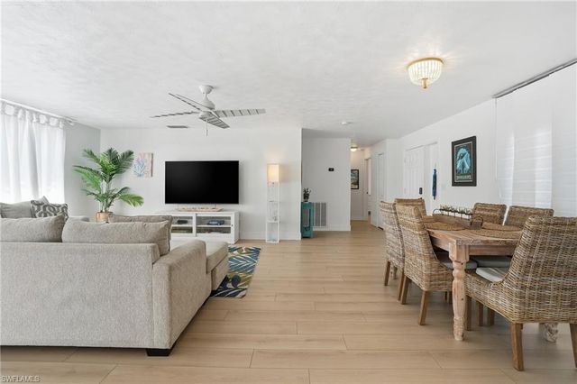 1432 Wellington CT, Cape Coral, FL 33904