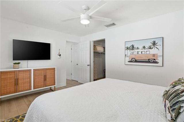 1432 Wellington CT, Cape Coral, FL 33904