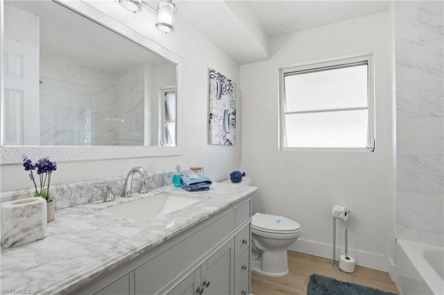 1432 Wellington CT, Cape Coral, FL 33904