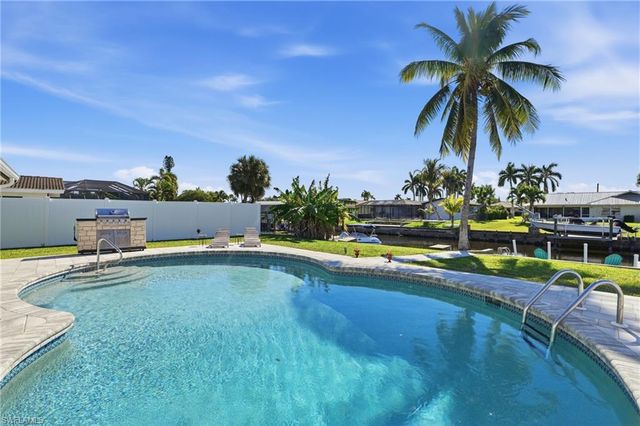 1432 Wellington CT, Cape Coral, FL 33904