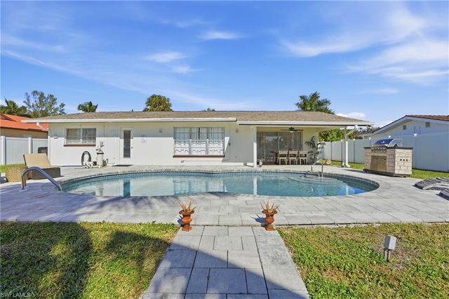 1432 Wellington CT, Cape Coral, FL 33904