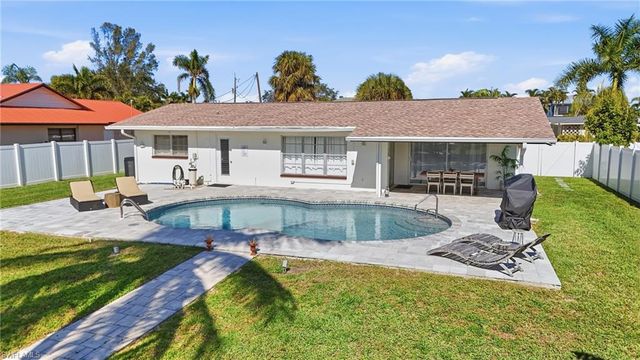 1432 Wellington CT, Cape Coral, FL 33904