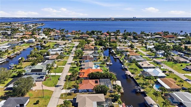 1432 Wellington CT, Cape Coral, FL 33904