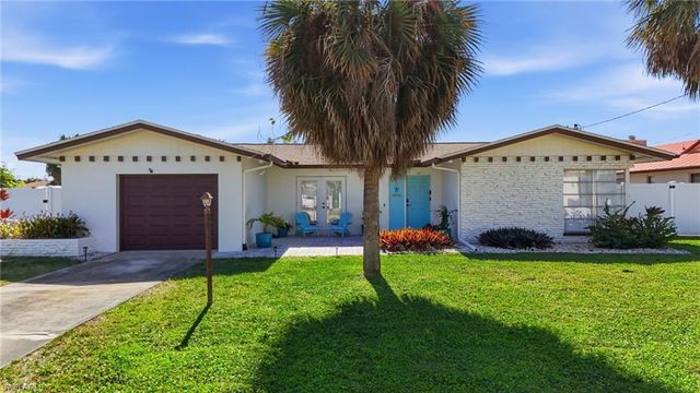 1432 Wellington CT, Cape Coral, FL 33904