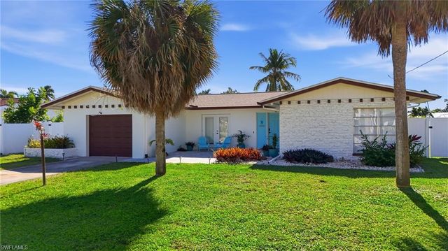1432 Wellington CT, Cape Coral, FL 33904