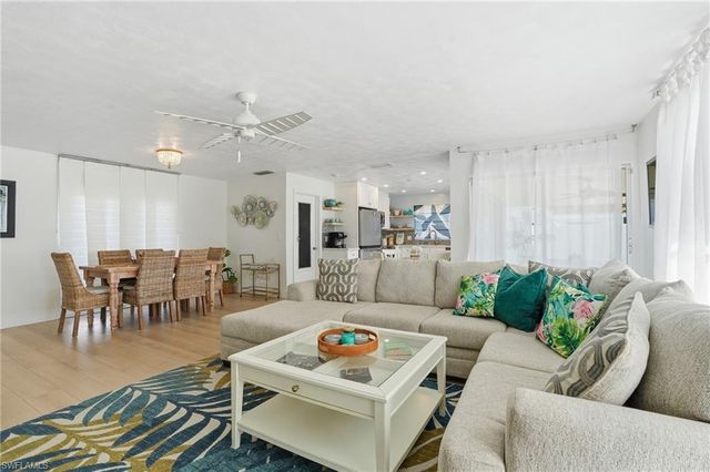 1432 Wellington CT, Cape Coral, FL 33904