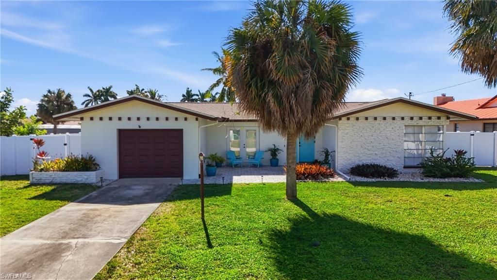 1432 Wellington CT, Cape Coral, FL 33904