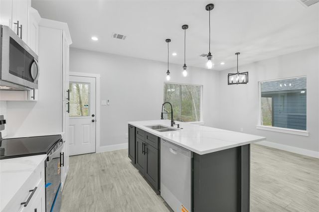 15113 Austin, Willis, TX 77378