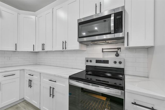 15113 Austin, Willis, TX 77378