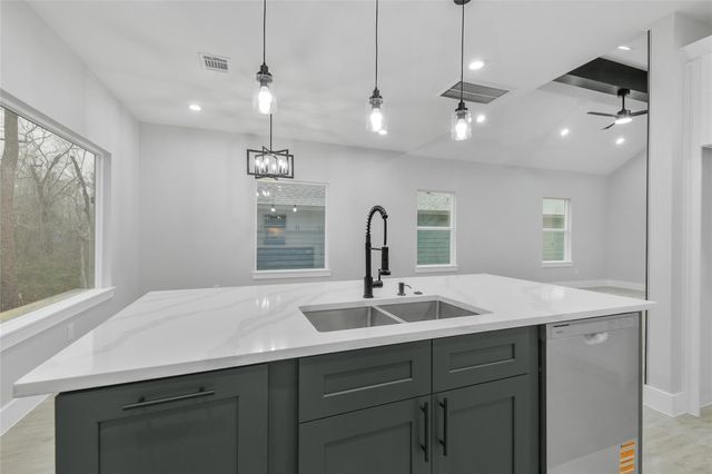 15113 Austin, Willis, TX 77378