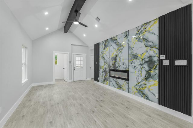 15113 Austin, Willis, TX 77378