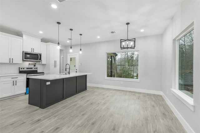 15113 Austin, Willis, TX 77378