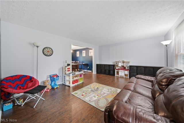 2681 Country Squire Street NW, Uniontown, OH 44685