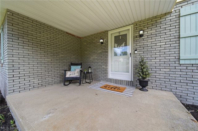 2681 Country Squire Street NW, Uniontown, OH 44685